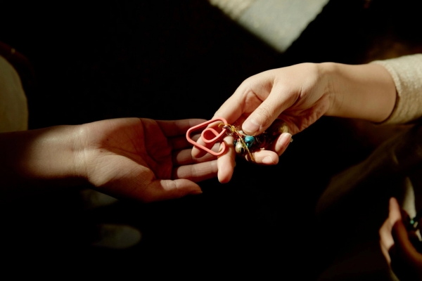 &Beta;&rho;&alpha;&chi;&upsilon;&chi;&rho;ό&nu;&iota;&alpha; &mu;ί&sigma;&theta;&omega;&sigma;&eta; &kappa;&alpha;&iota; &delta;&iota;&alpha;&chi;&epsilon;ί&rho;&iota;&sigma;&eta; &ndash; &tau;&alpha; &laquo;&kappa;&rho;&upsilon;&phi;ά&raquo; &sigma;&eta;&mu;&epsilon;ί&alpha; &tau;&eta;&sigmaf; &epsilon;&pi;&iota;&tau;&upsilon;&chi;ί&alpha;&sigmaf;